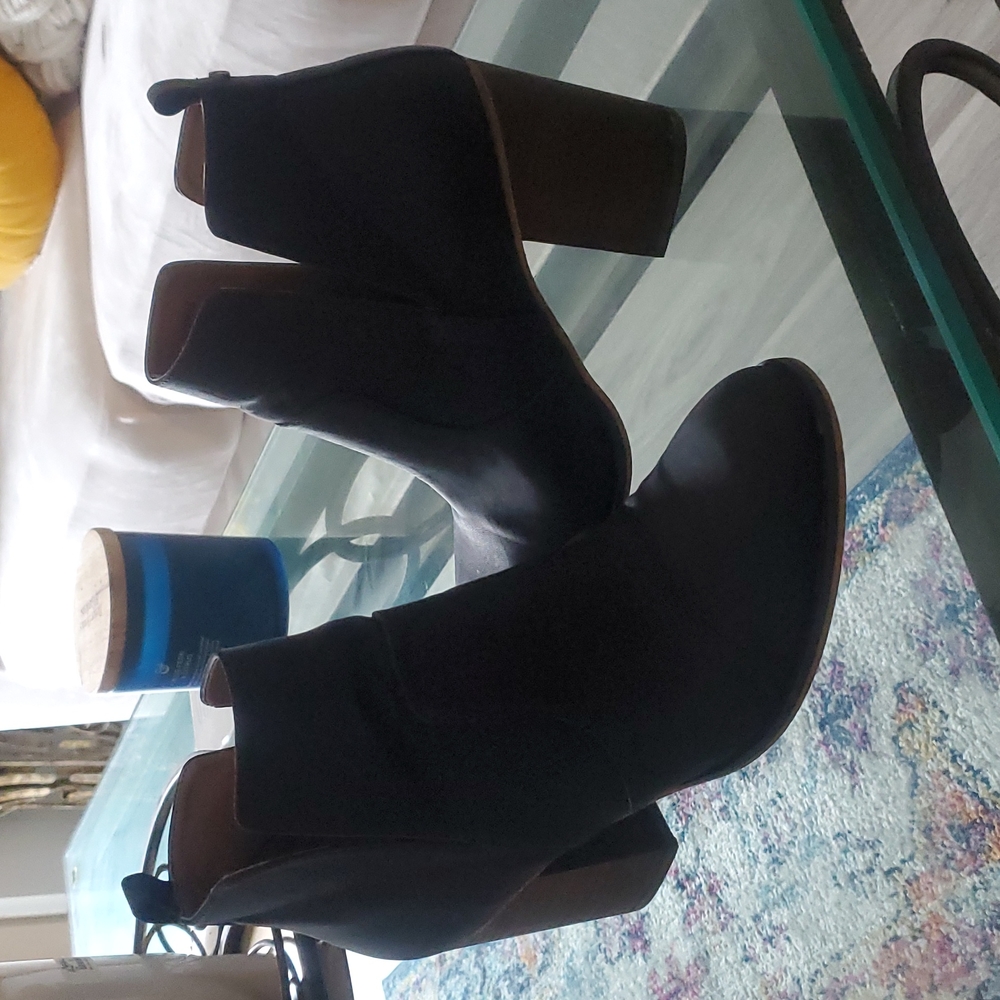 Womens size 9. Black Melrose and Market Boots/Booties
